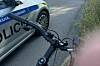 Přesto, že mobil cyklista Václav Müller v ruce jen držel, zaplatil pokutu 2500 korun.