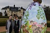 Dagmar měří 162 centimetrů, Boženka 167 centimetrů. Ani s nataženými pažemi na vrch kraslice nedosáhnou.
