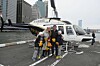 Veselí na heliportu před startem.