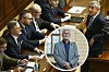 Jak si platově polepší příští rok politici?