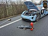 Při střetu byla poničena jedna strana vozu.